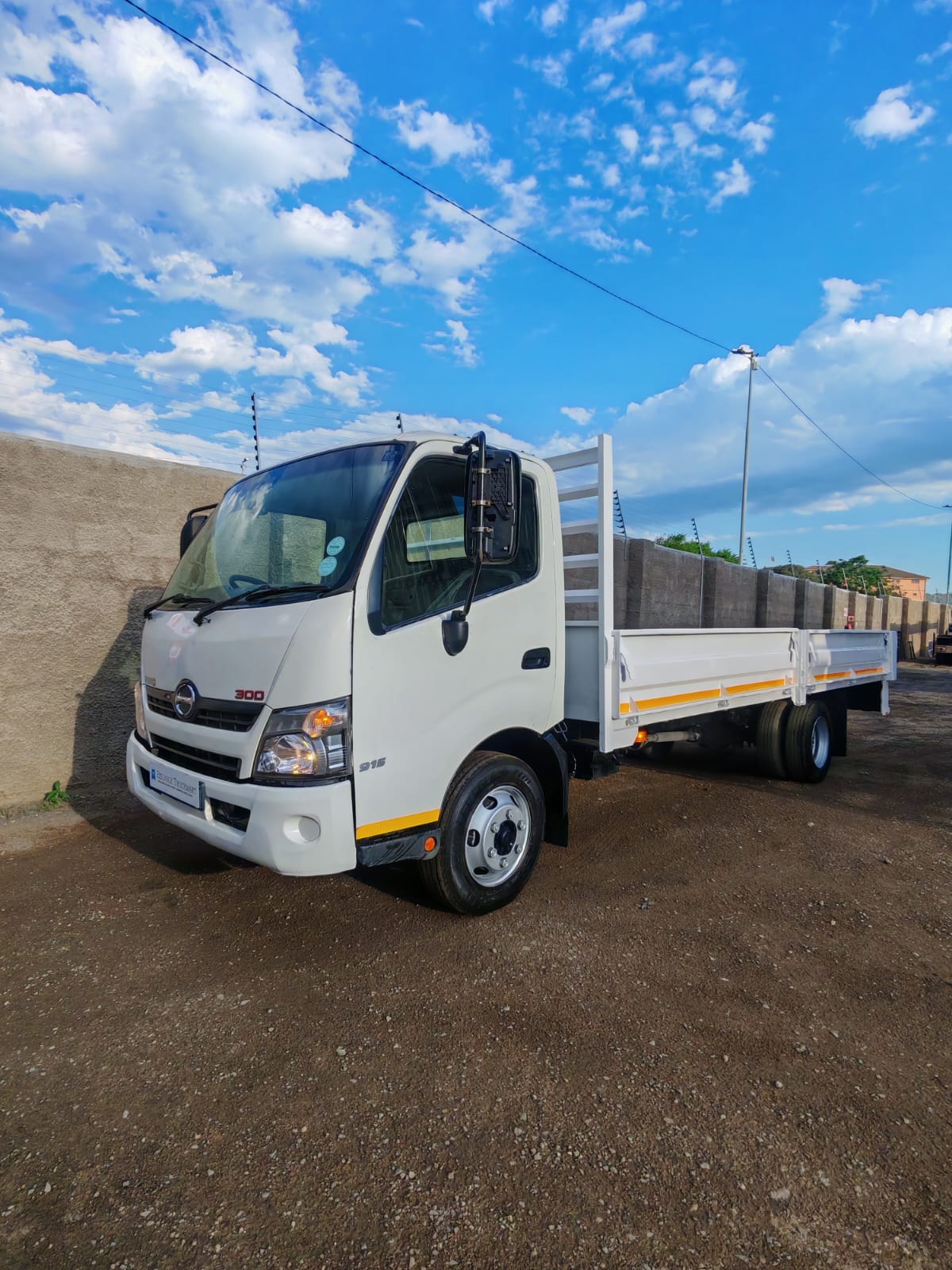 2018 TOYOTA HINO 300 915 5 TON DROPSIDE